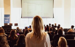 人前に出ない仕事で正社員として働くメリットは？